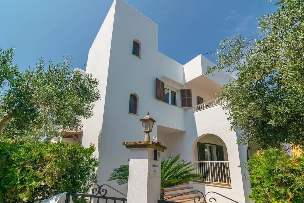 Villa Blanca - Villa With Private Pool. Free Wifi