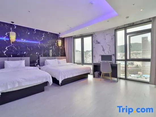 Double Suite (twin beds)