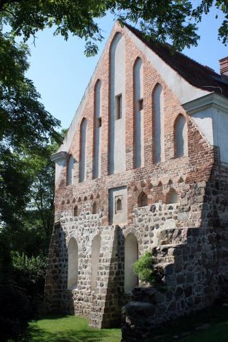 Klasztor Cedynia. Hotel i restauracja. Hrynkiewicz A. image