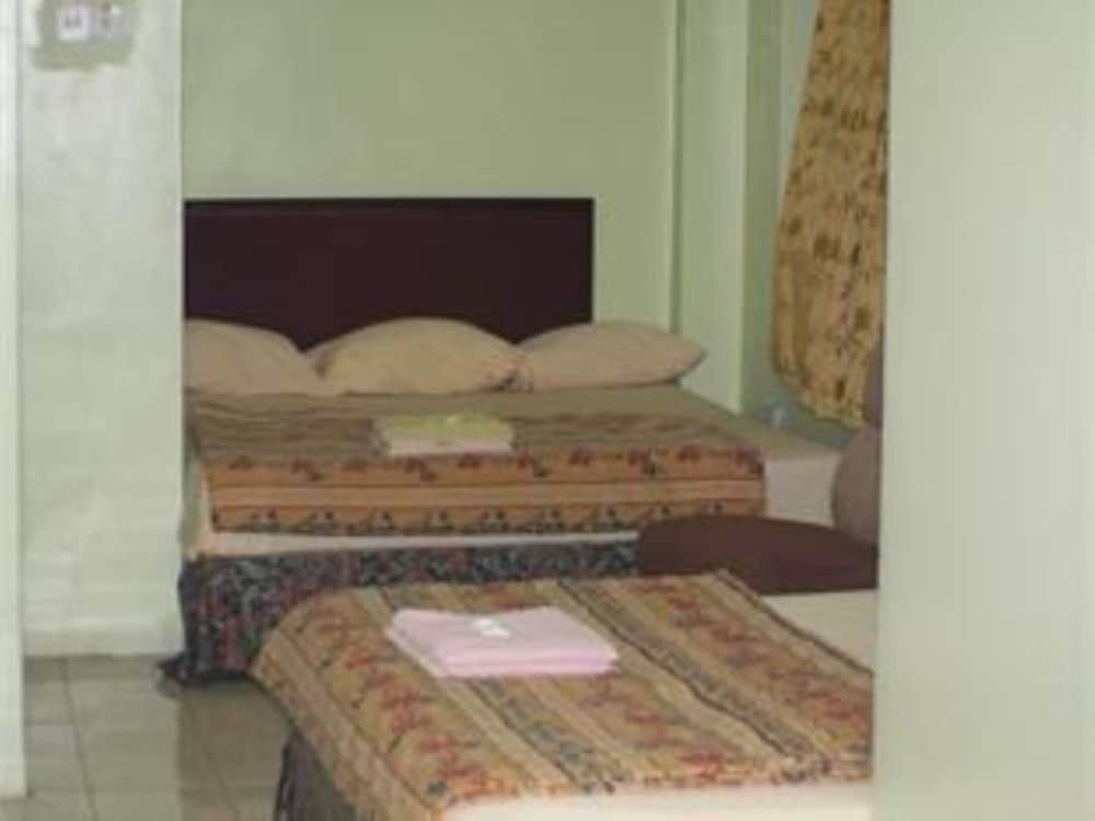 Kawana Tourist Inn