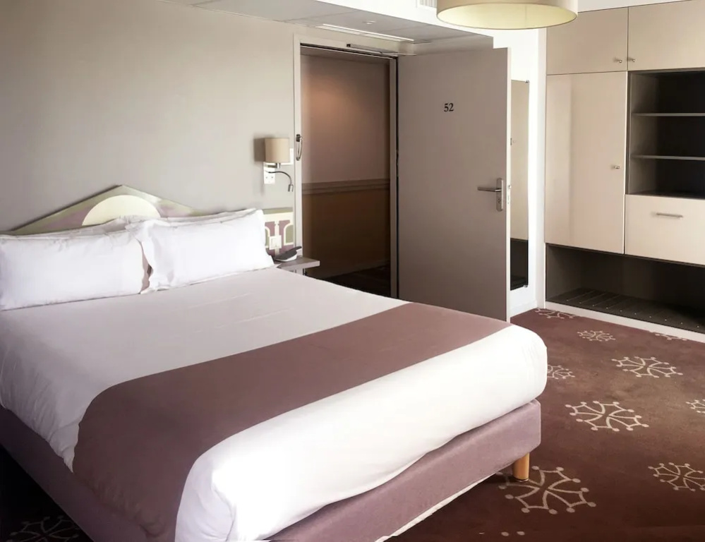 Superior Double room with city view (full double bed)