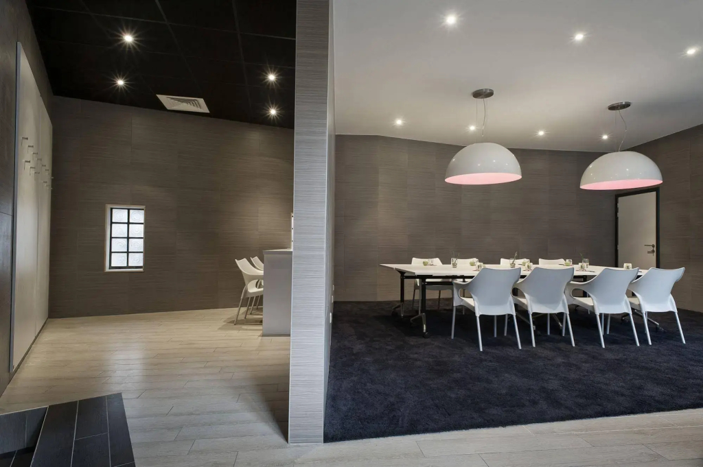 Eburon Hotel - Different Hotels - фото 22