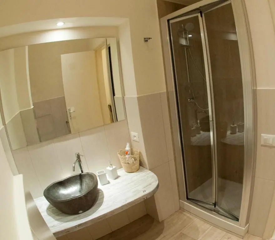 Economy room