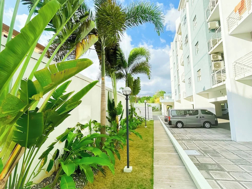 City View New Kingston Apartment w/ Pool