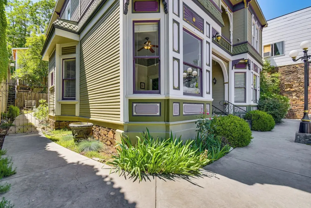 Historic Home in Downtown Sonora!