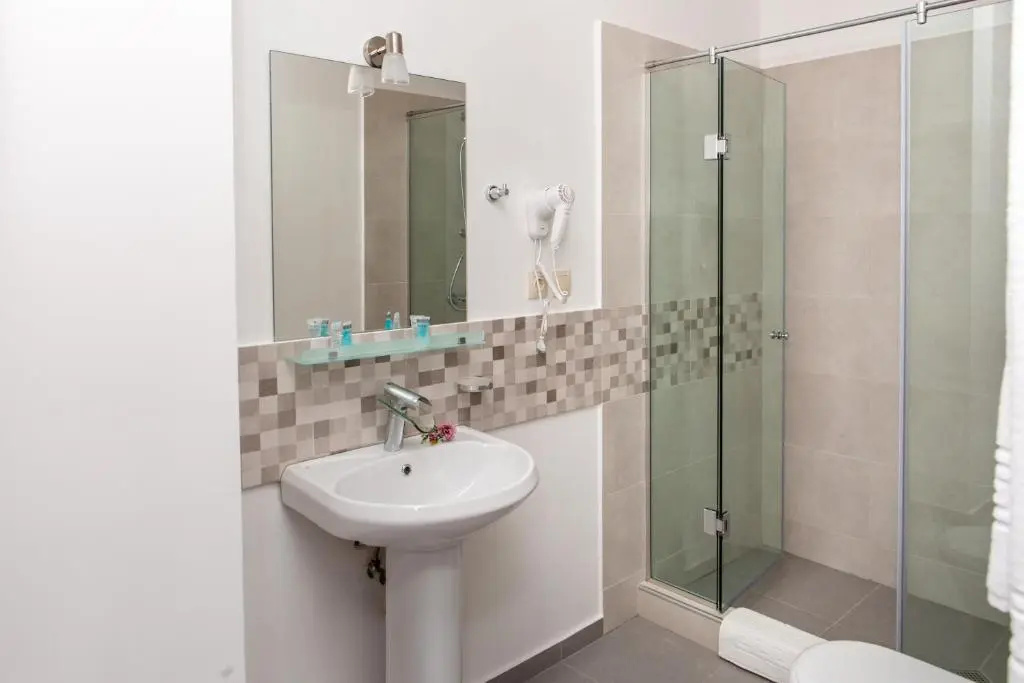 Double room (full double bed)