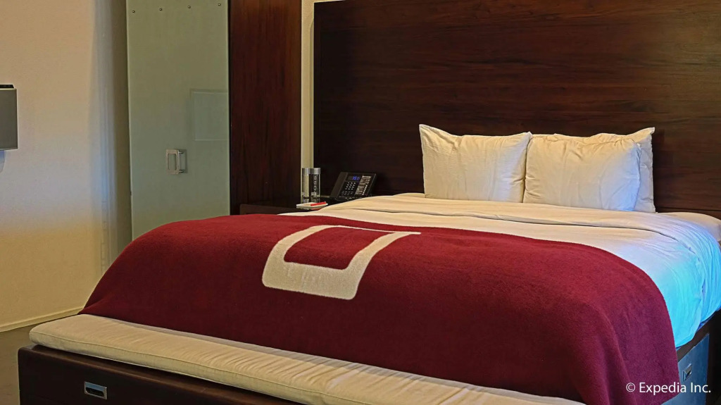 The Keating Hotel by null