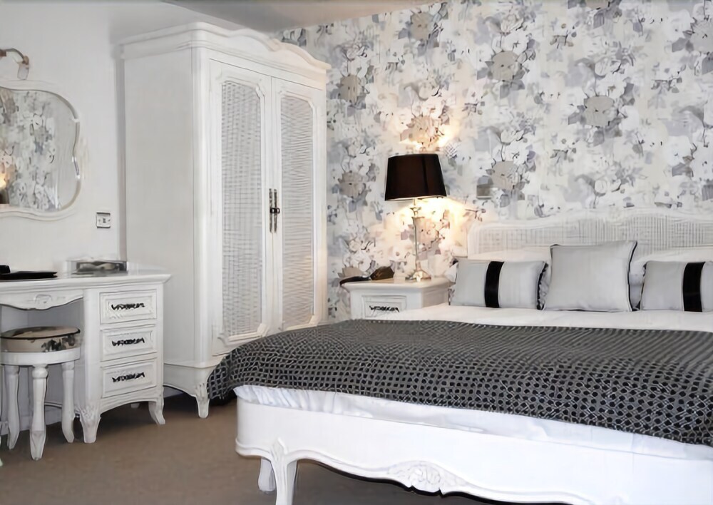 Gwesty'r Emlyn Hotel by null