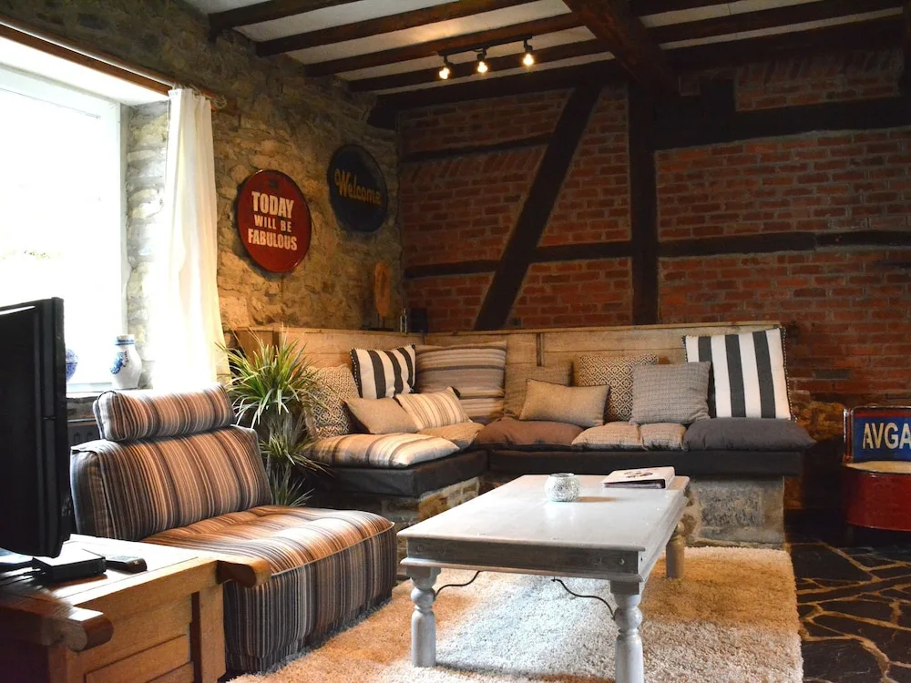 Vintage Holiday Home in Vencimont with Terrace - фото 15