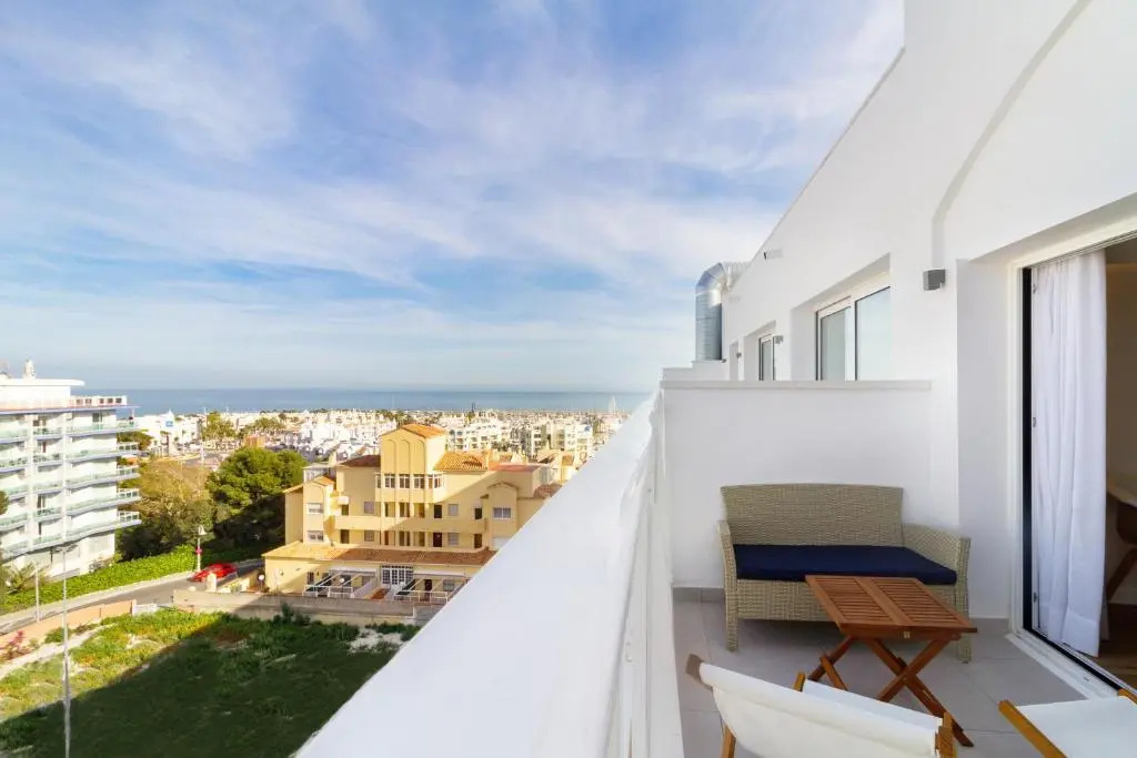 Deluxe Double room with partial sea view (full double bed)