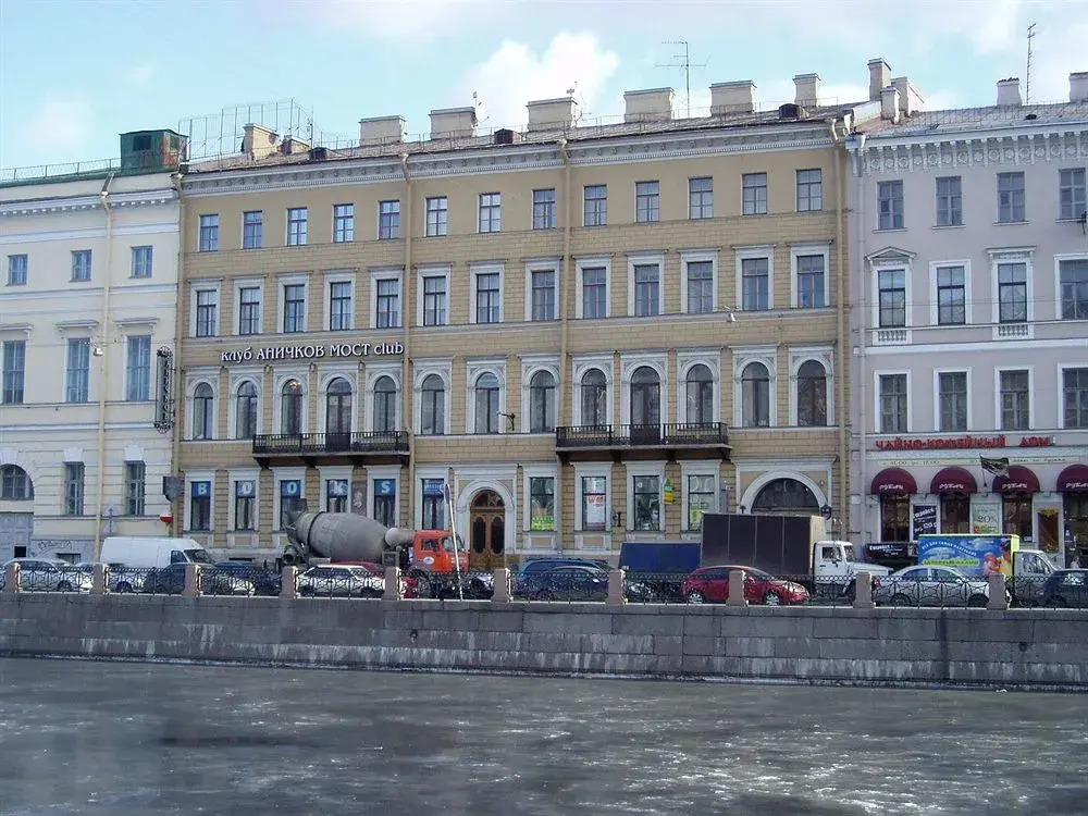 гостиница мост санкт петербург. санкт-петербург гостиница москва мост. гостиница азимут фонтанка санкт-петербург. мини-гостиница мосты питера. охтинская гостиница санкт-петербург вид на мост.