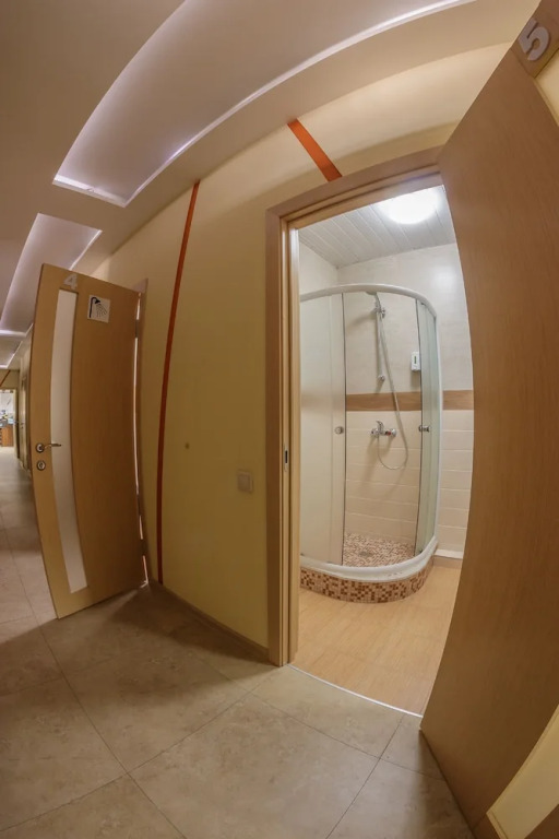 Кровать в общем номере в Good Inn