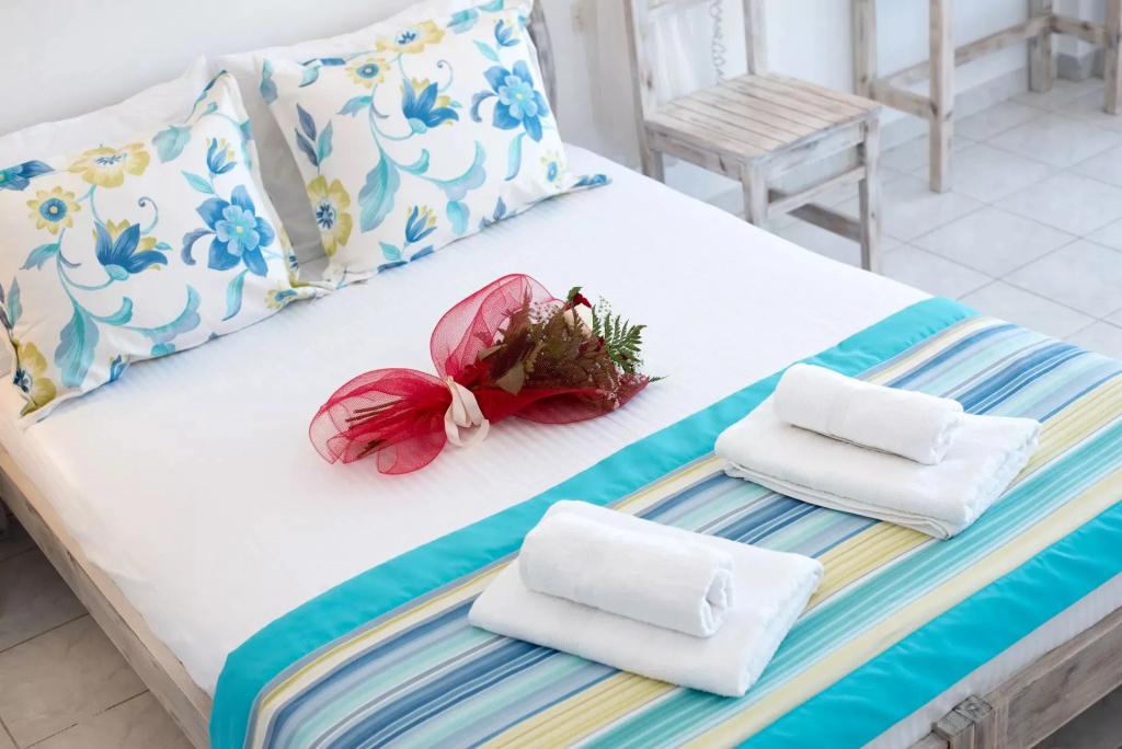 Standard room with partial sea view