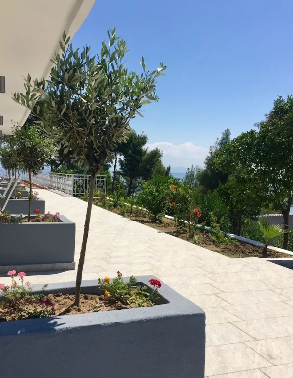 Double Basement Studio with sea view (full double bed)