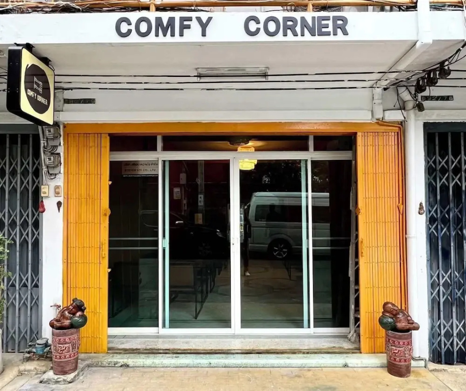 Отель Comfy Corner Hostel в Бангкоке