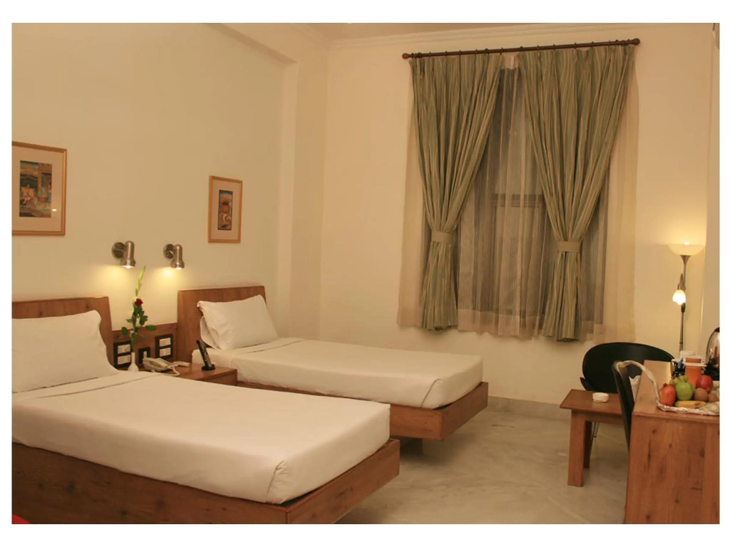 Deluxe Double room (full double bed)