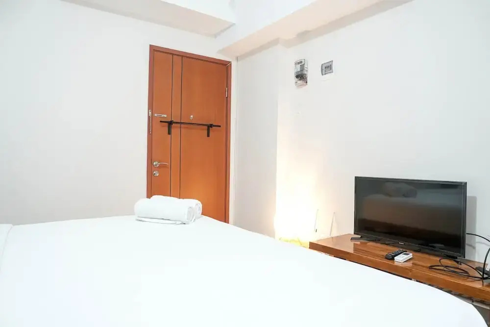 Comfortable Studio Apartment at Green Park View