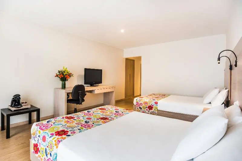 Hotel Rosales Plaza - Chambres