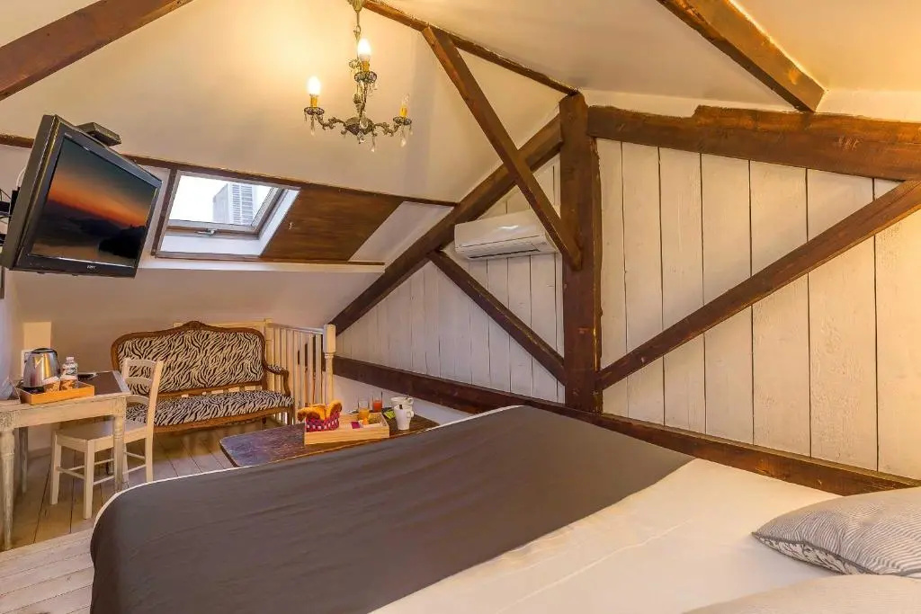 Standard Double Duplex room (full double bed)