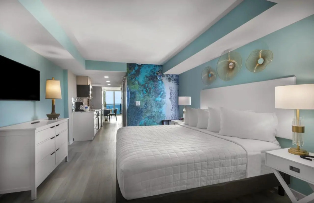 Crown Reef Beach Resort and Waterpark by null