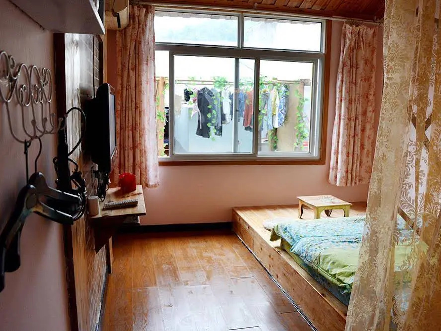 Fenghuang Encounter Inn — 5