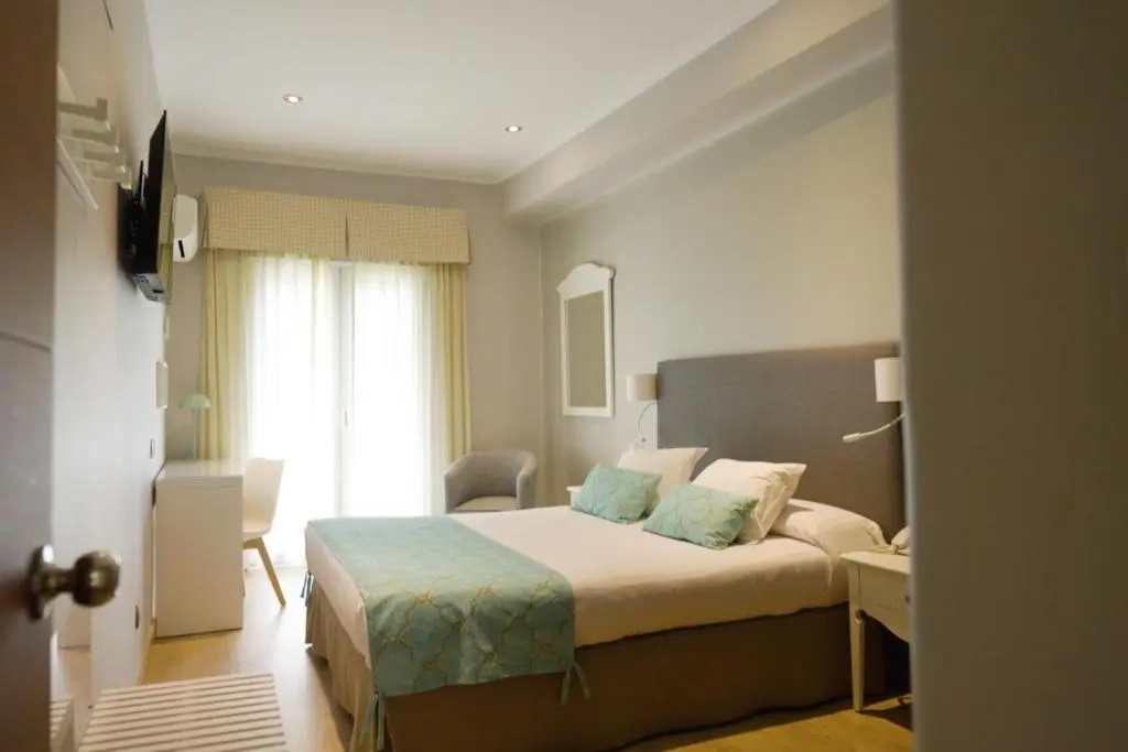 Standard Double room with city view (full double bed)