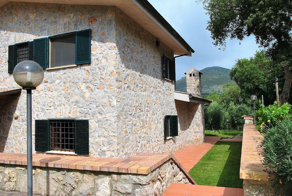 Holiday House for 8 Persons With Pool