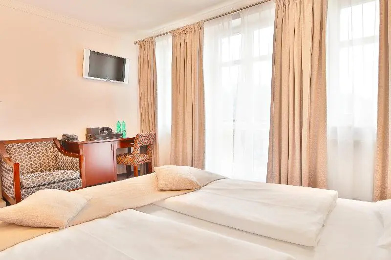 Deluxe Double room with balcony (full double bed)