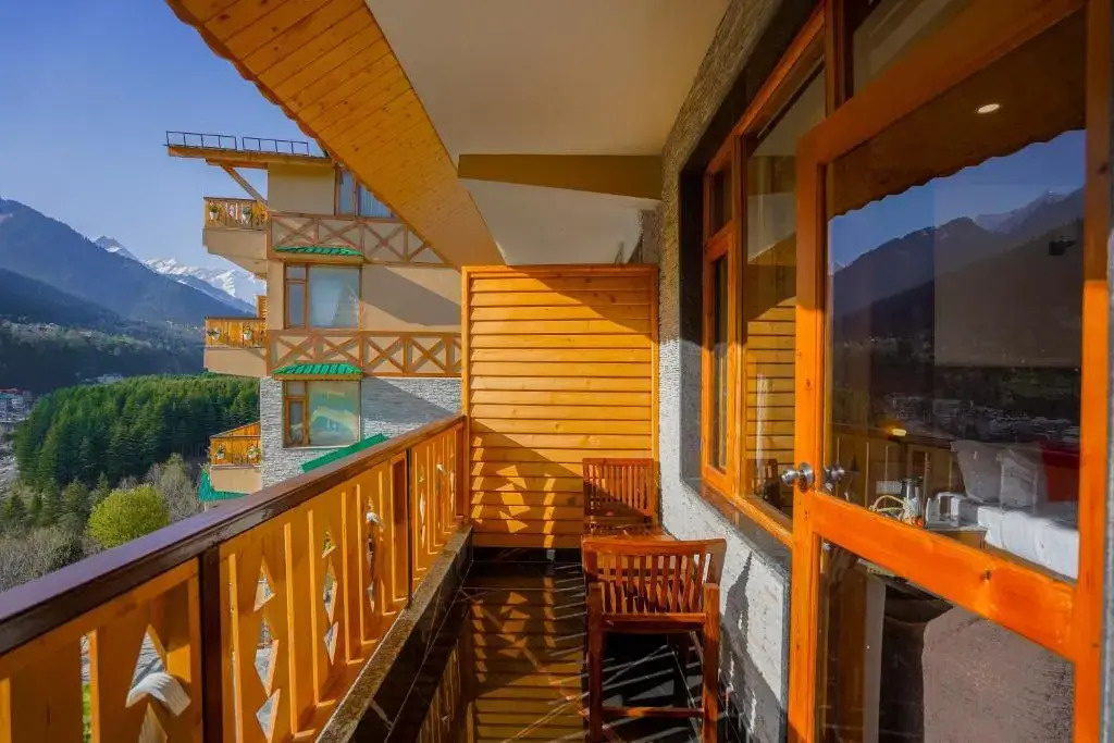 2 BR Cottage in Near Mall Road, Manali, by GuestHouser (CC40)
