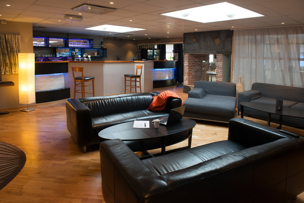 Lobby & Reception