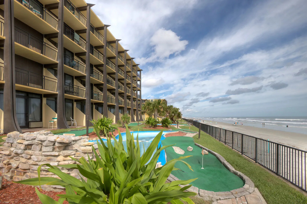 Hawaiian Inn Beach Resort