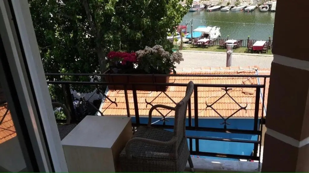 Balcony & Terrace