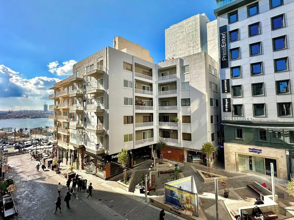 Charming Sliema Apartment Off the Ferries Seafront