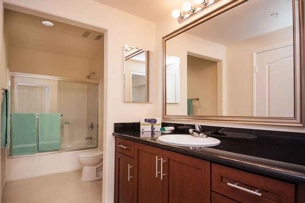 Sunshine Suites at 909 West Temple Street - Général