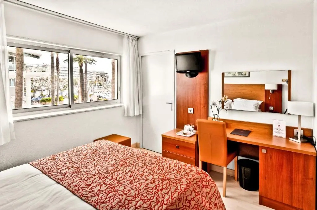 Standard Single room with partial sea view