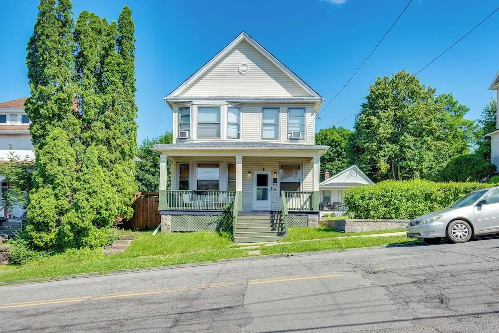 2 Mi to Steamtown Nhs: Family Home w/ Backyard!