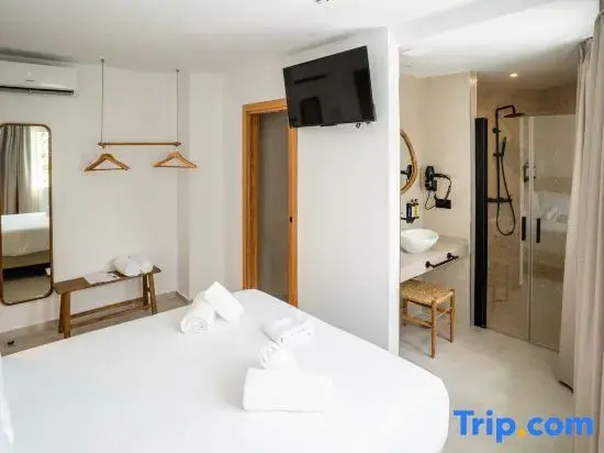 Deluxe Double room with view (full double bed)