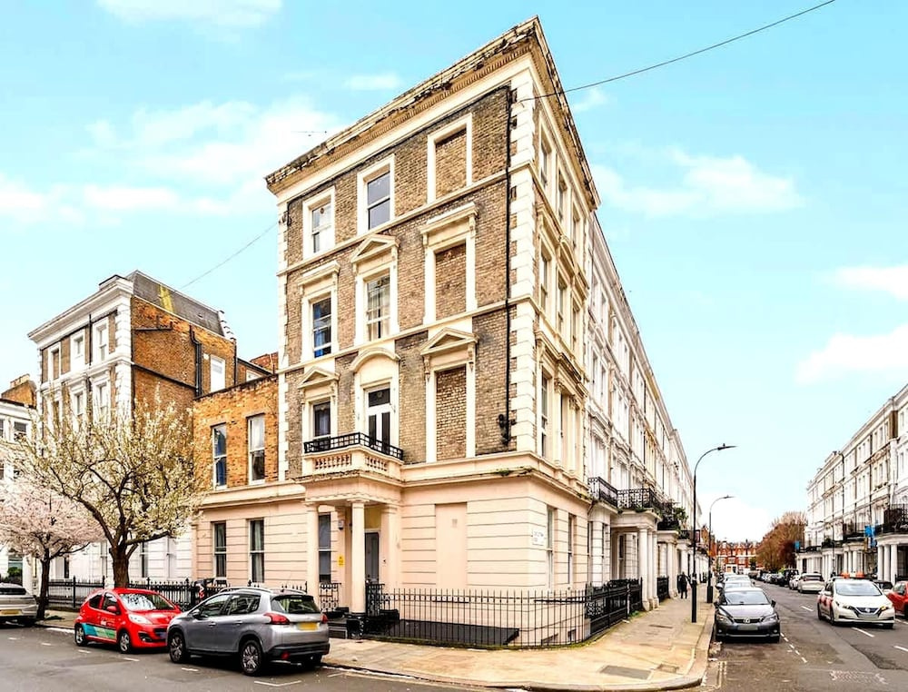 Bright 2BR Apartment in West Kensington