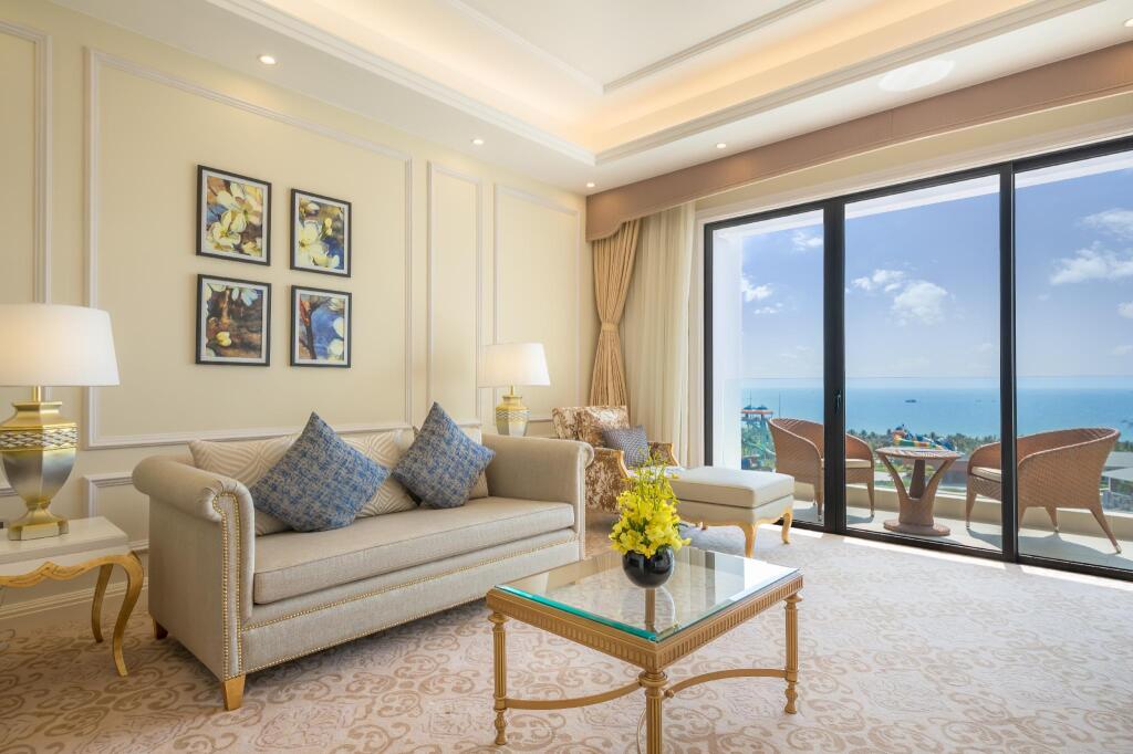Полулюкс в Отель Wyndham Grand Phu Quoc