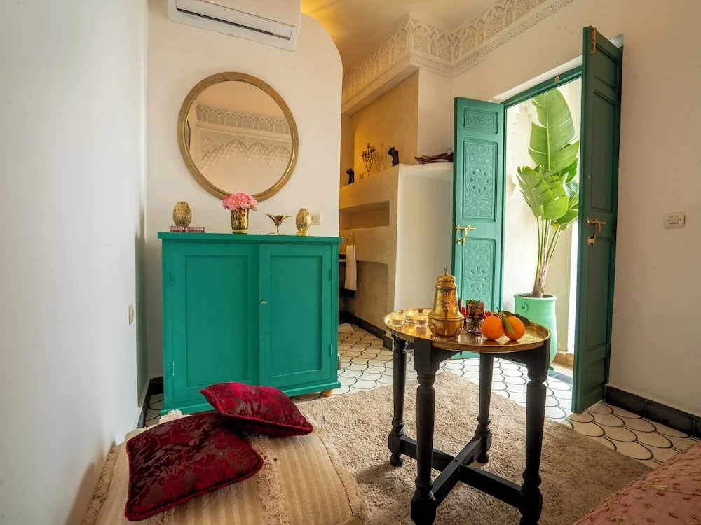 Deluxe Double room (full double bed)