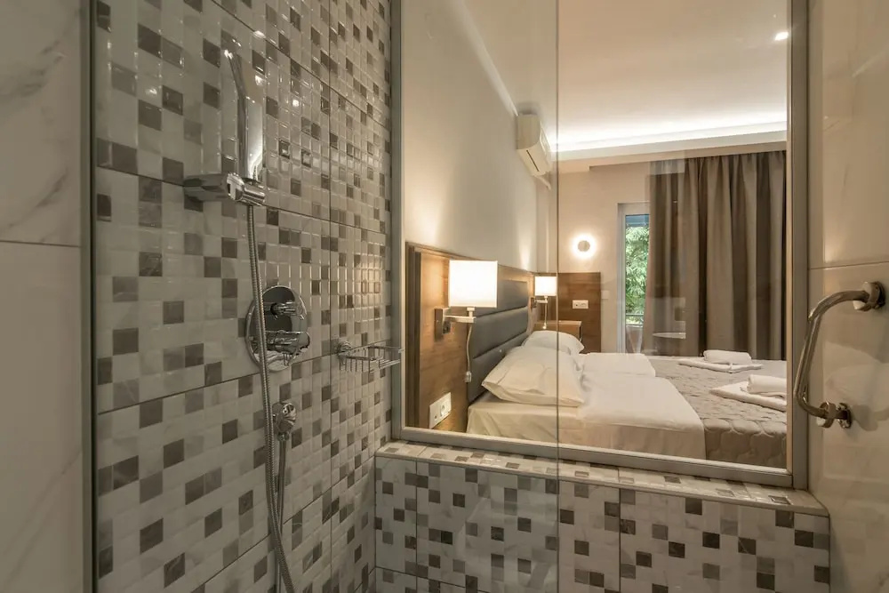 Luxury Double room with balcony (full double bed)