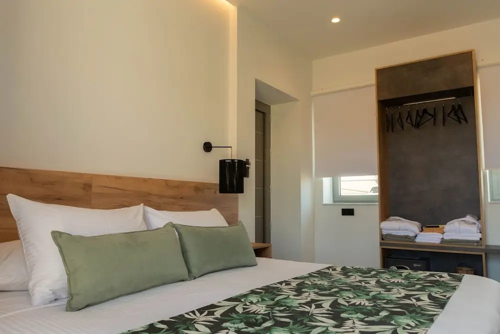 Kavos Hotel — 3