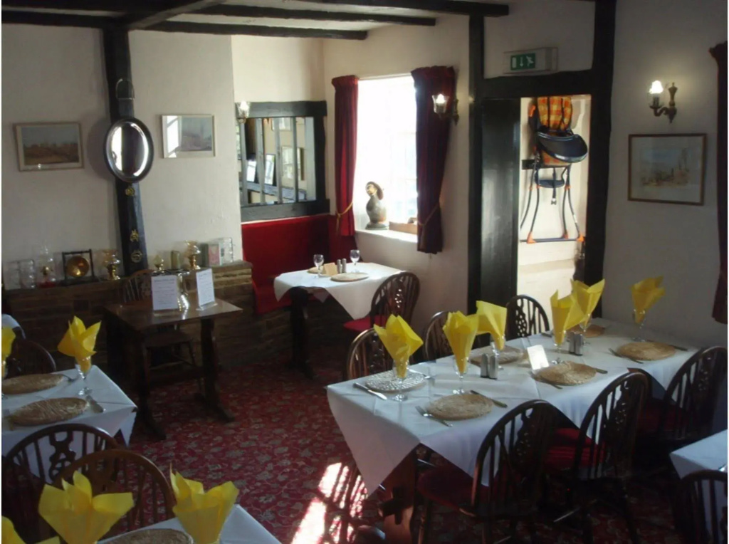 The Mucky Duck Inn - фото 9