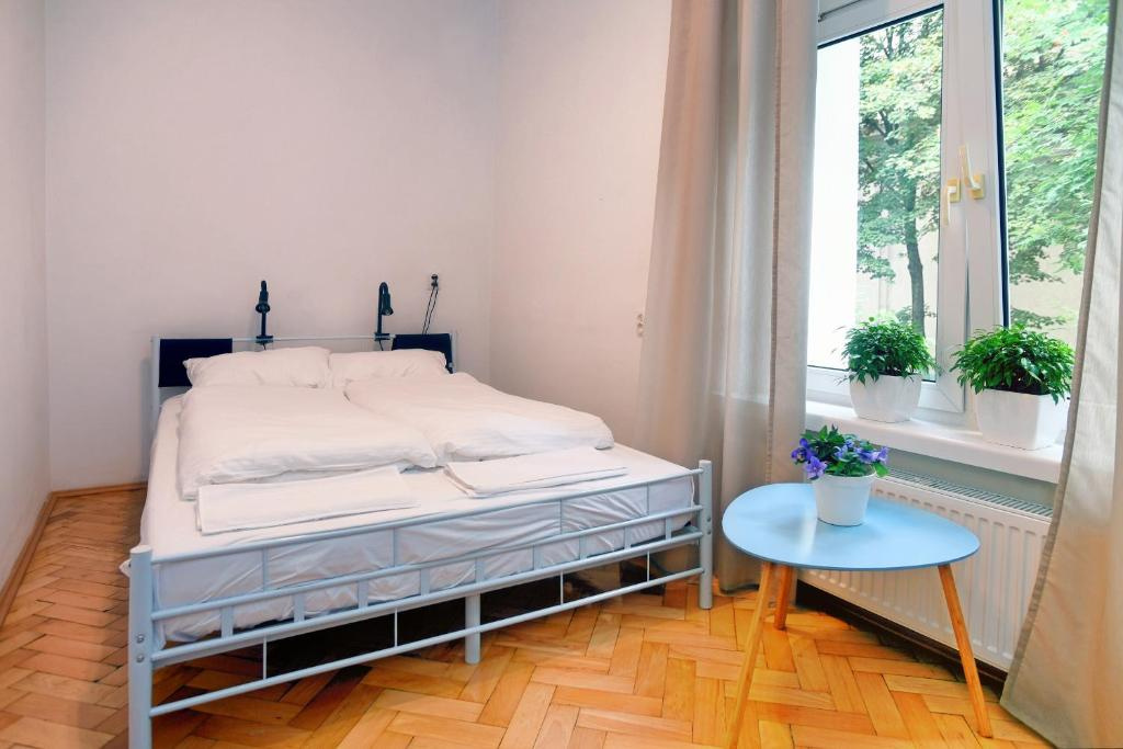 Double room (full double bed)