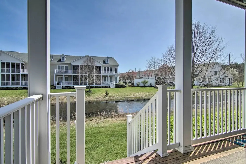 4 Mi to Bethany Beach: Sunny Escape w/ Porches!