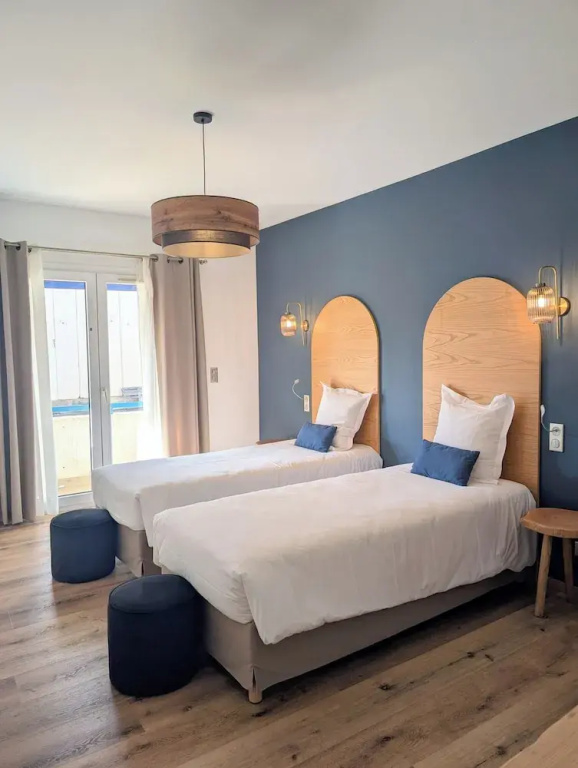Comfort Double Basement room with balcony (twin beds)
