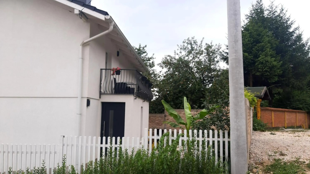 Ravne Rest House