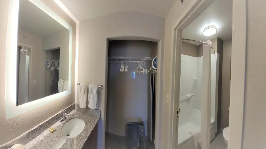 Staybridge Suites Calgary Airport by IHG - Chambres