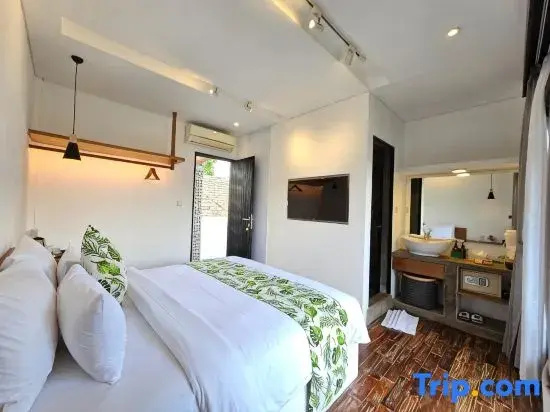 Standard Double room with pool view (full double bed)