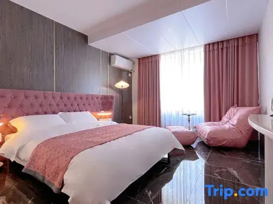 Deluxe Double room (full double bed)